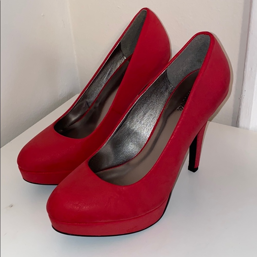 Red heels - Picture 2 of 8